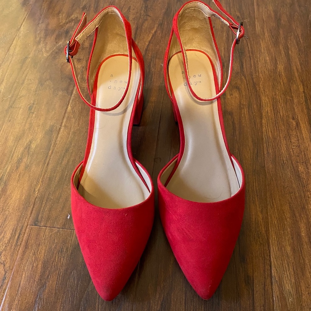 Target Heeled Sandal. Size 8.